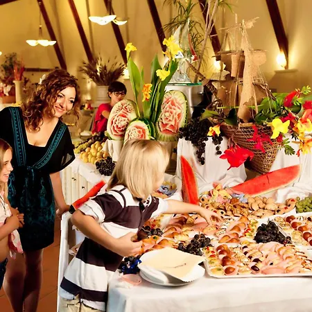 Surrounded By Greenery With Swimming Pool In Just 600 Meters From The Sea * ארבוראה