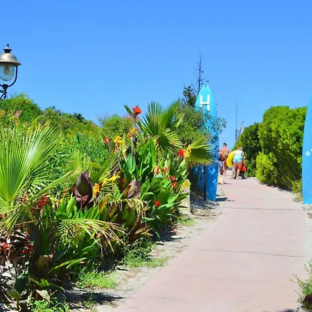 Surrounded By Greenery With Swimming Pool In Just 600 Meters From The Sea מלון *