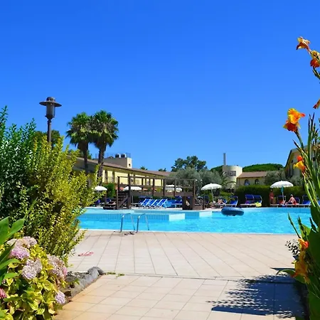 Surrounded By Greenery With Swimming Pool In Just 600 Meters From The Sea Hotel *