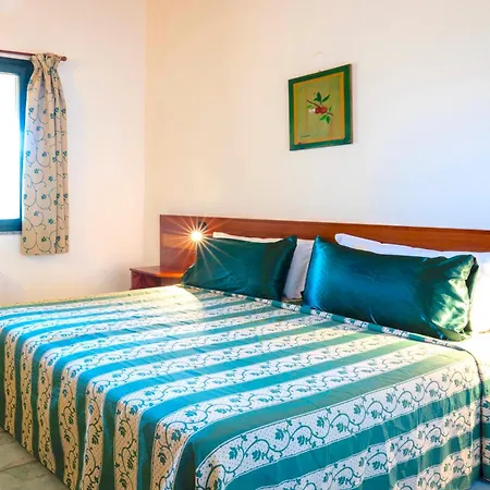 Hotel Surrounded By Greenery With Swimming Pool In Just 600 Meters From The Sea *