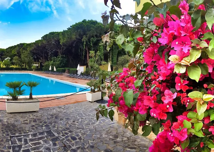 Otel Surrounded By Greenery With Swimming Pool In Just 600 Meters From The Sea