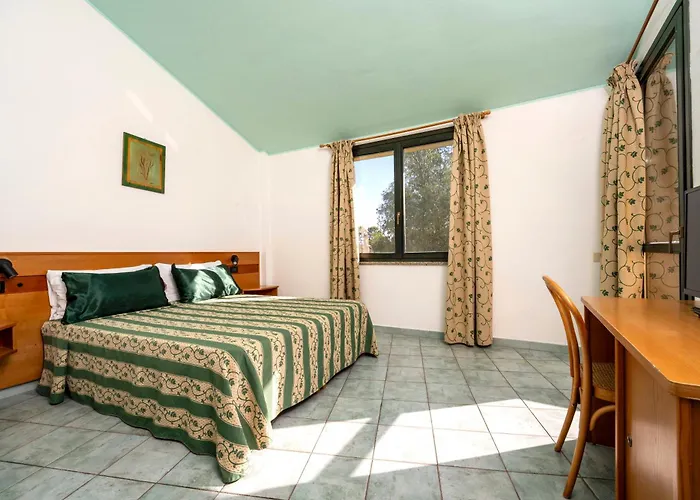 Surrounded By Greenery With Swimming Pool In Just 600 Meters From The Sea Otel Arborea
