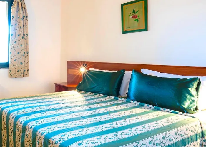 Otel Surrounded By Greenery With Swimming Pool In Just 600 Meters From The Sea *